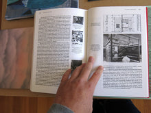 Load image into Gallery viewer, Richard Hollis – About Graphic Design