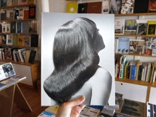 Load image into Gallery viewer, GAECHTER+CLAHSEN – Fünf Finger Föhn Frisur