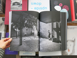 ARCH+ Kunst: Karin Sander